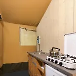 Κάμπινγκ 2000 Januv Dul